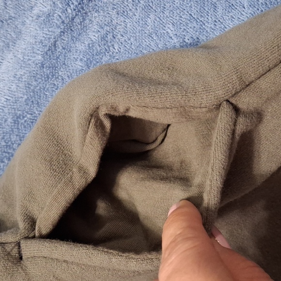 Lots of 2 sweat pants. Size 14-16 - Picture 12 of 13